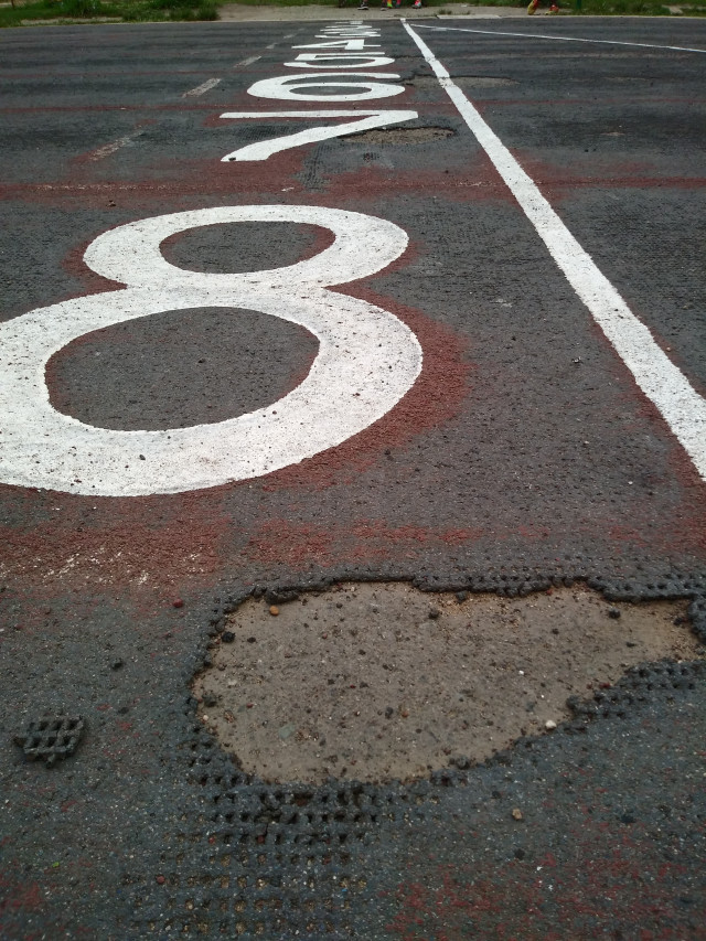 Deterioro de la pista de atletismo